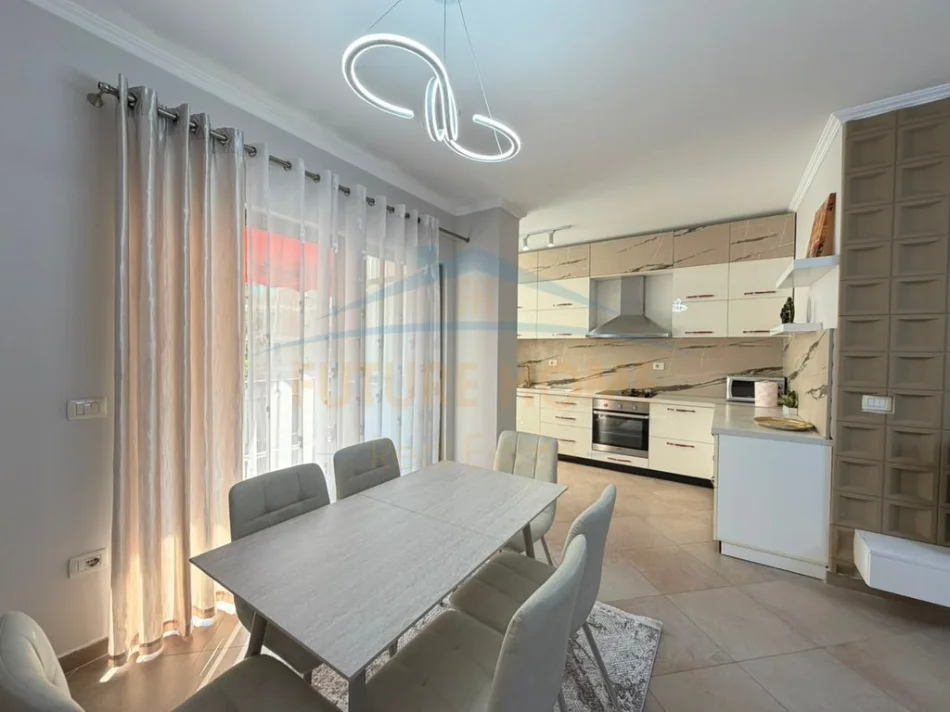Tirane, shitet apartament 2+1+2, Kati 3, 101 m² (Yzberisht)  15,900,000 Lekë