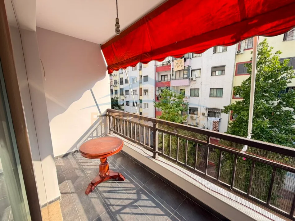 Tirane, shitet apartament 2+1+2+Ballkon Kati 3, 100 m² 159.000 € (Yzberisht)