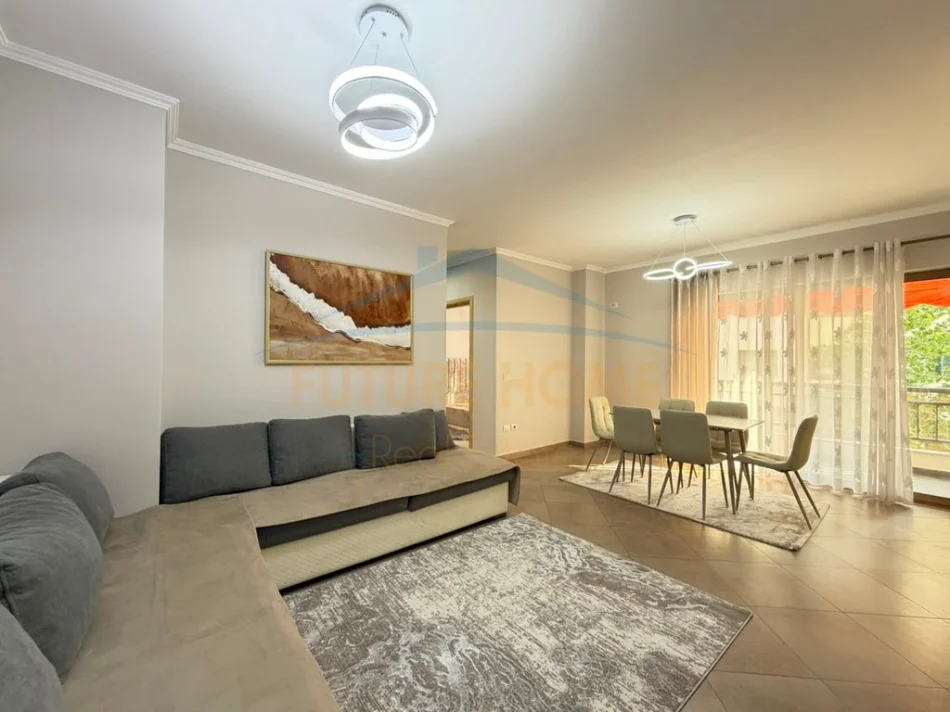 Tirane, shitet apartament 2+1+2+Ballkon Kati 3, 100 m² 159.000 € (Yzberisht)