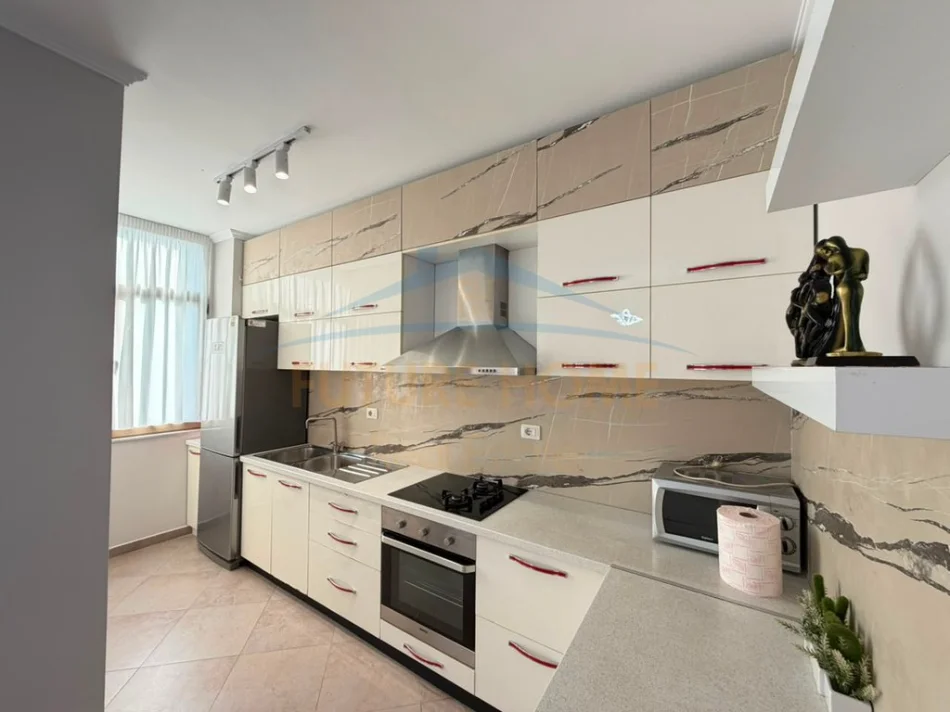 Shitet, Apartament 2+1+2, Yzberisht 15,900,000 Lekë 0696069906