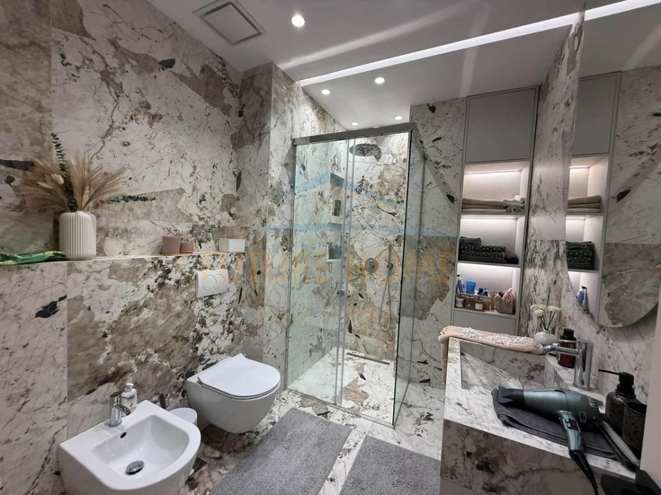 Tirane, shes apartament 2+1+Ballkon Kati 7, 109 m² 305.699 € 