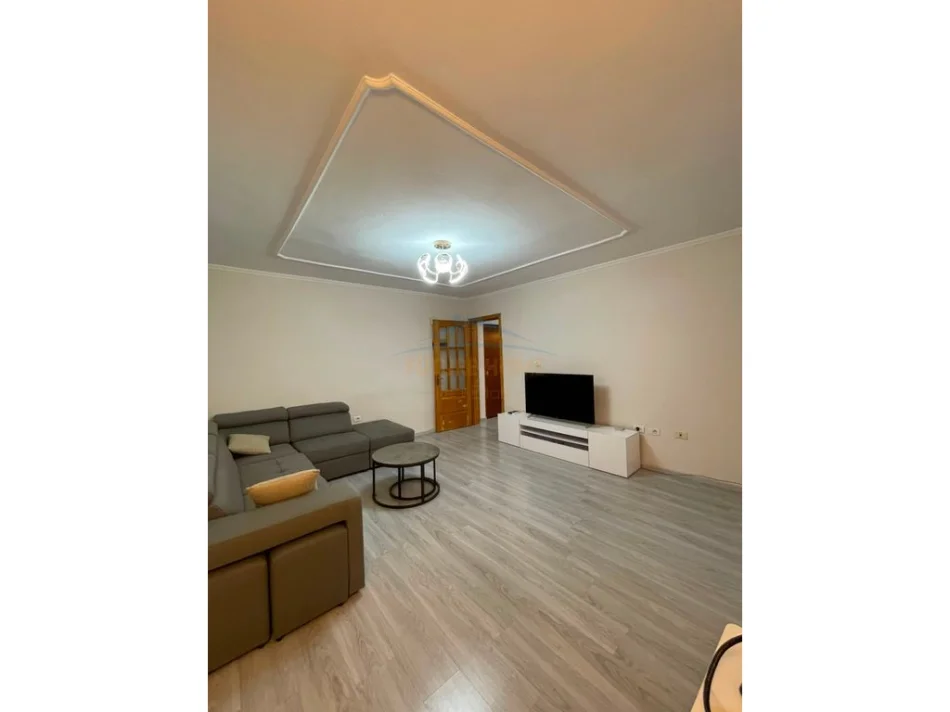 Tirane, jepet me qera apartament 2+1+Ballkon Kati 1, 88 m² 60,000 Lekë (Rruga Dritan Hoxha)