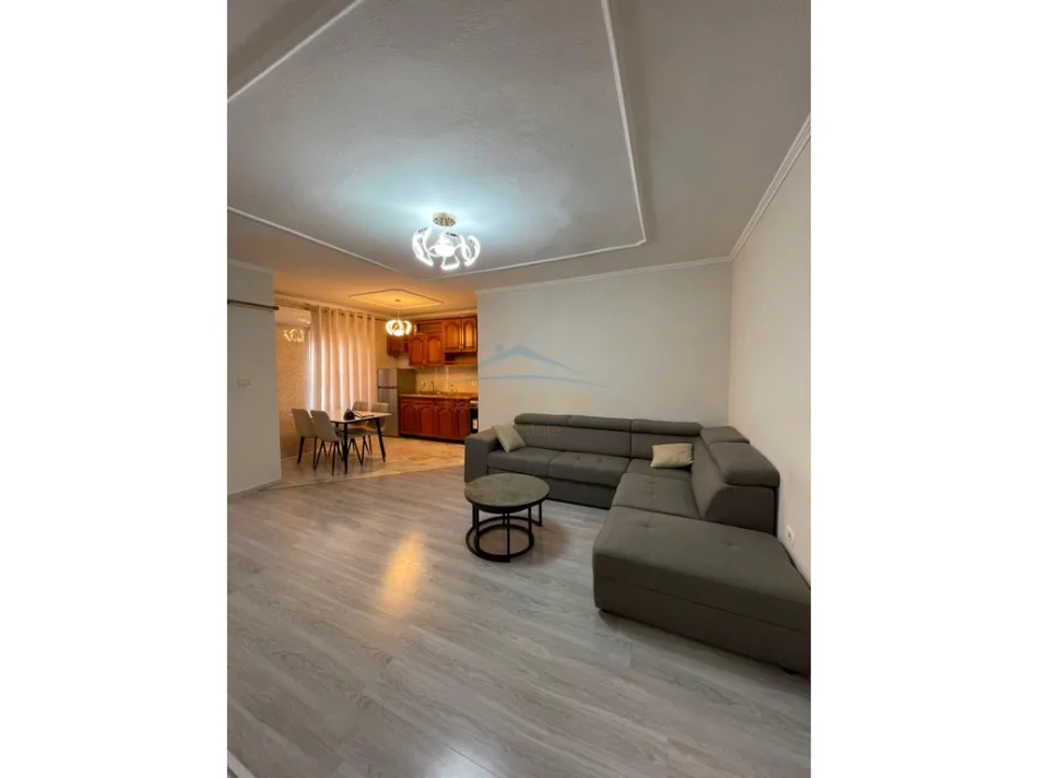 Tirane, jepet me qera apartament 2+1+Ballkon Kati 1, 88 m² 60,000 Lekë (Rruga Dritan Hoxha)