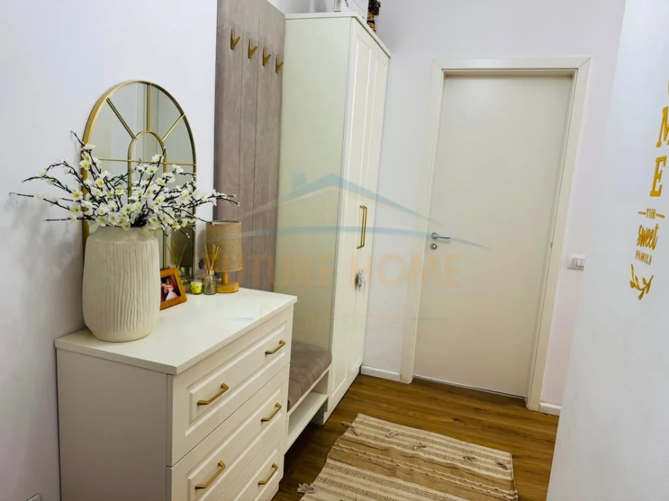 Tirane, jepet me qera apartament 3+1+2+Ballkon Kati 4, 98 m² 65.000 LEKE (Ali Demi, Rezidenca Kaimi)