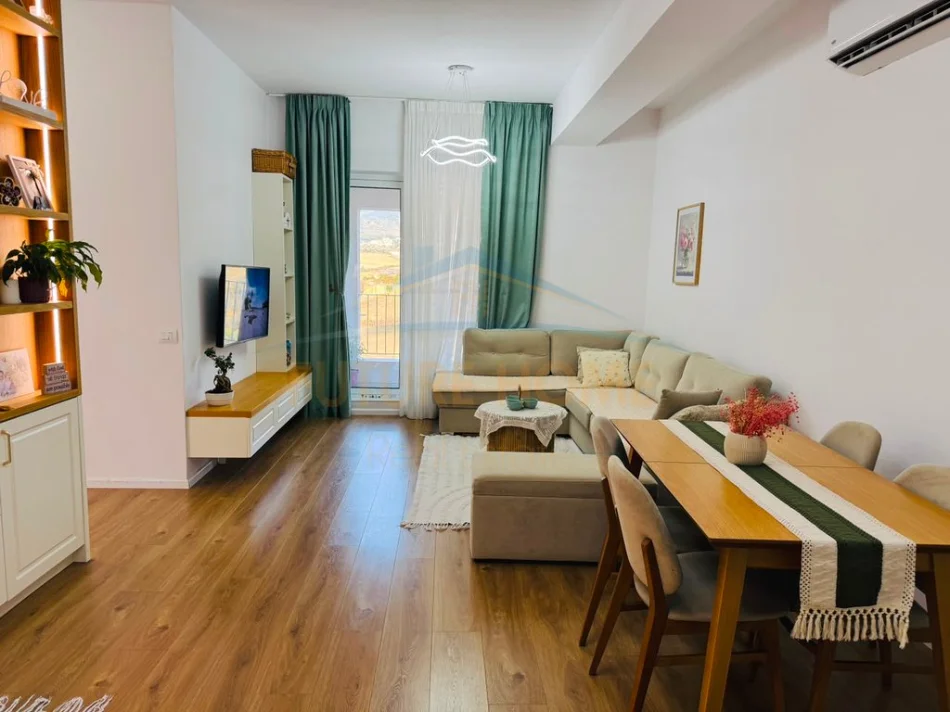 Tirane, jepet me qera apartament 3+1+Ballkon Kati 4, 93 m² 650 € (Ali Demi)