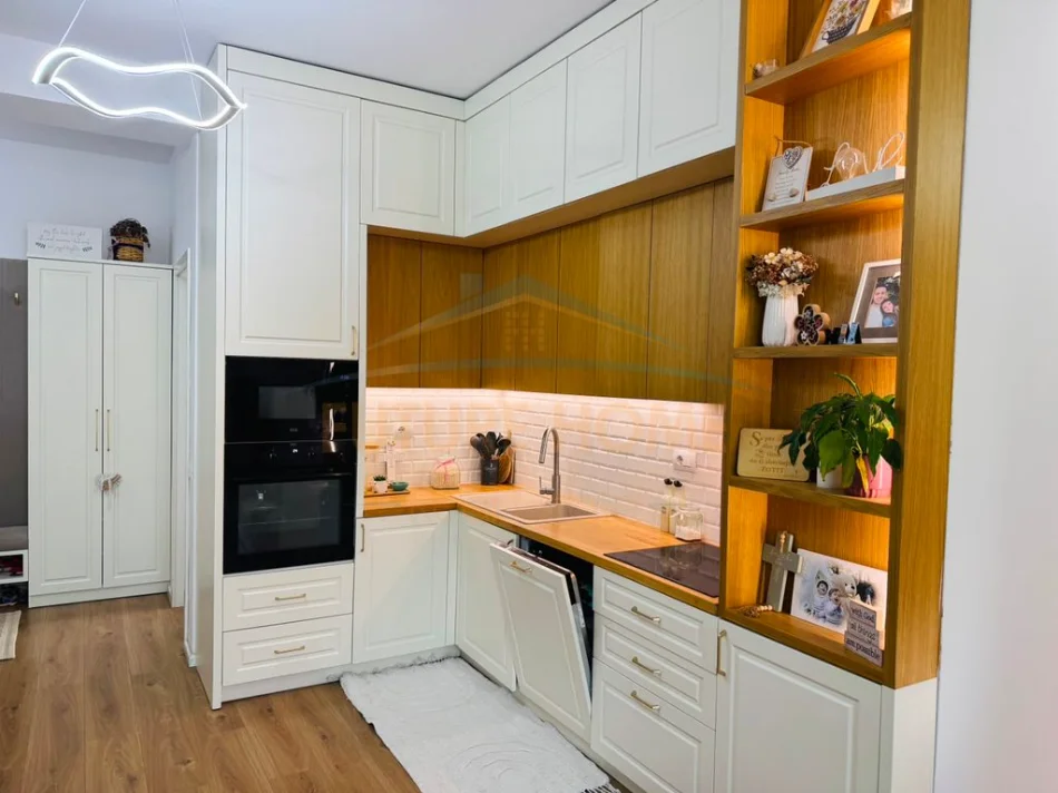 Tirane, jepet me qera apartament 3+1+2+Ballkon Kati 4, 98 m² 65.000 LEKE (Ali Demi, Rezidenca Kaimi)