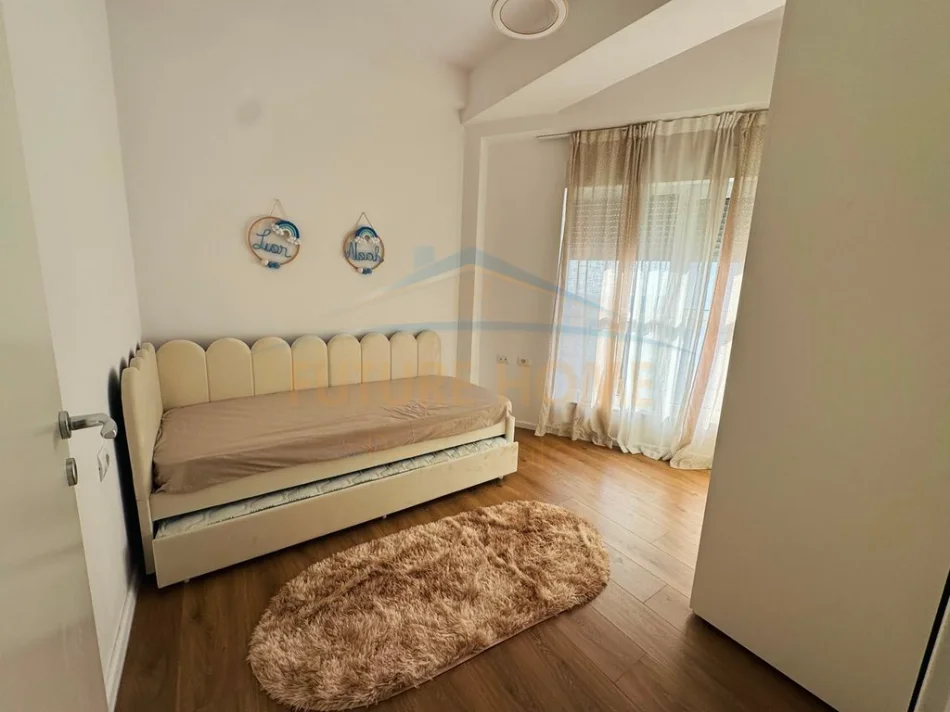 Tirane, jepet me qera apartament 3+1+2+Ballkon Kati 4, 98 m² 65.000 LEKE (Ali Demi, Rezidenca Kaimi)