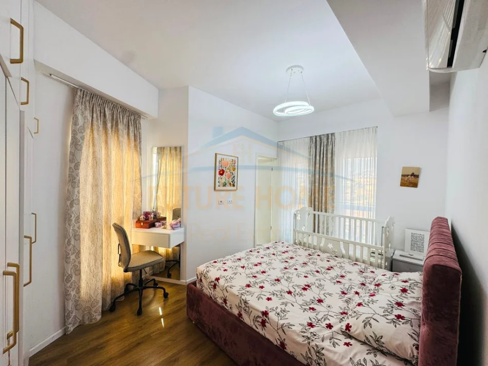 Tirane, jepet me qera apartament 3+1+2+Ballkon Kati 4, 98 m² 65.000 LEKE (Ali Demi, Rezidenca Kaimi)