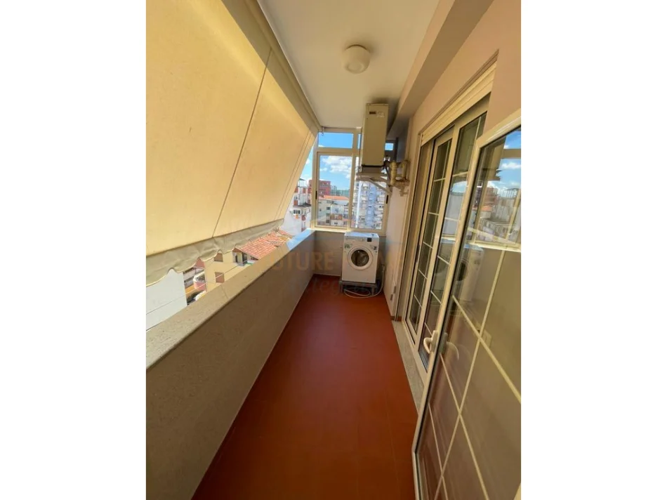 Qera, Apartament 1+1, Pazari i Ri, Tiranë.  70,000 Lekë 0696069906
