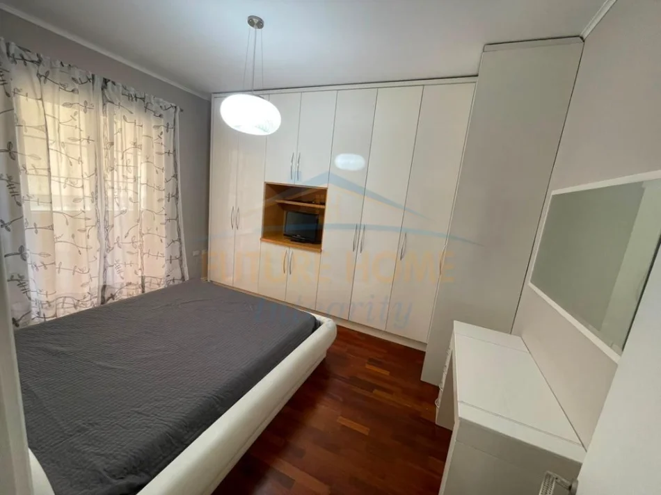 Qera, Apartament 1+1, Pazari i Ri, Tiranë.  70,000 Lekë 0696069906