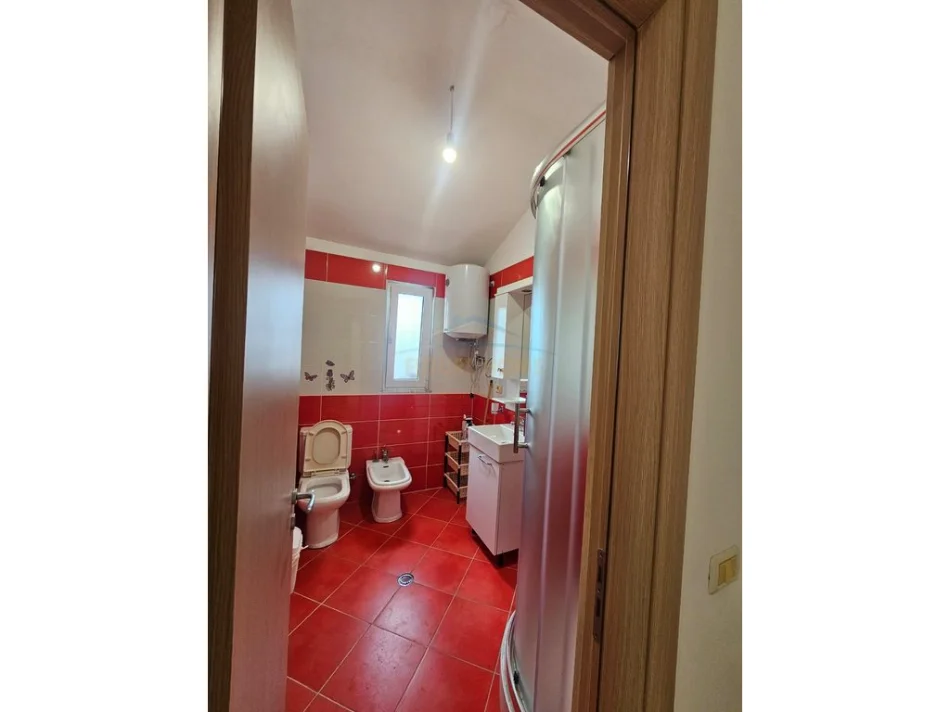 Tirane, jepet me qera apartament 2+1+Ballkon Kati 7, 170 m² 600 € (Fresk)
