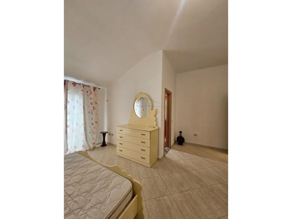 Qera, Apartament 2+1+2+2 parkime, Fresk 0696069906