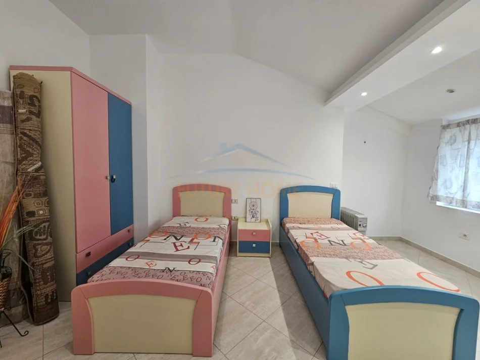 Qera, Apartament 2+1+2+2 parkime, Fresk 0696069906