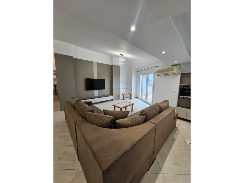 Qera, Apartament 2+1+2+2 parkime, Fresk 0696069906
