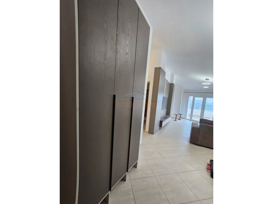 Qera, Apartament 2+1+2+2 parkime, Fresk 0696069906