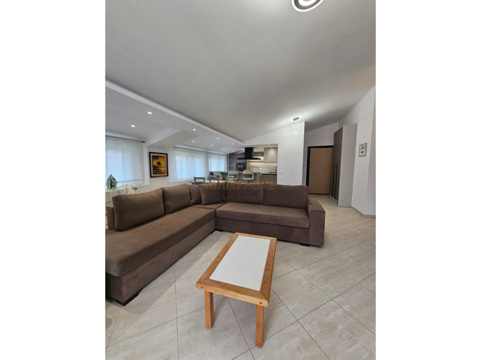 Qera, Apartament 2+1+2+2 parkime, Fresk 0696069906