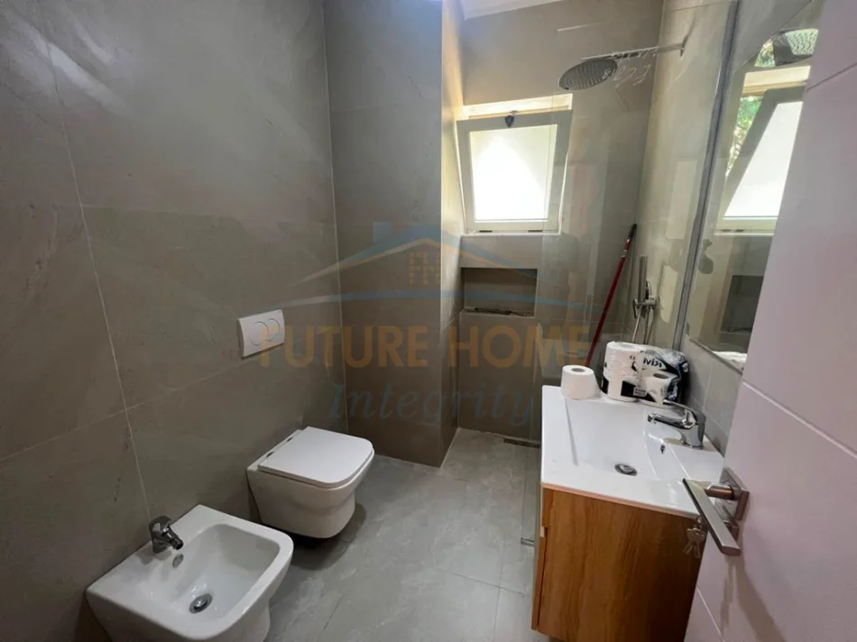 Tirane, jepet me qera apartament 1+1+Ballkon Kati 3, 57 m² 550 € (Rruga Mine Peza)