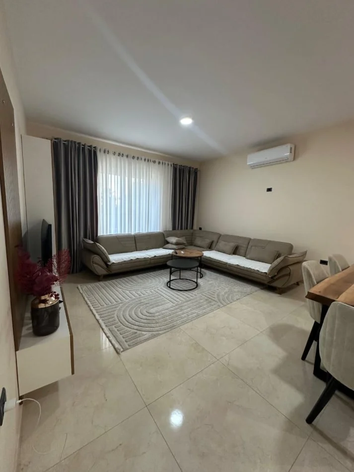 Tirane, jepet me qera apartament duplex , 500 € (Kamez)