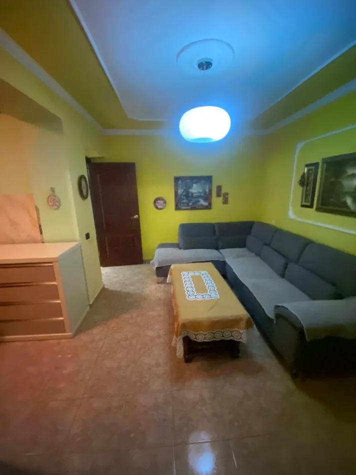 Tirane, jepet me qera apartament 2+1 Kati 1, 90 m² 450 € (Kinostudio)