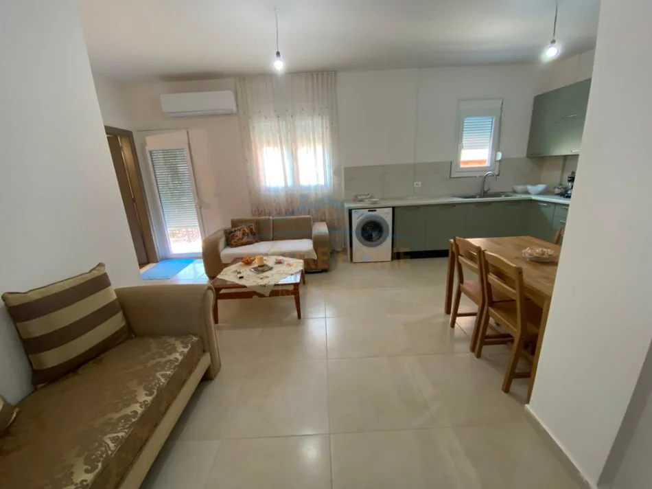 Tirane, jepet me qera apartament 1+1+Ballkon Kati 2, 50 m² 450 € (Unaza e Re)