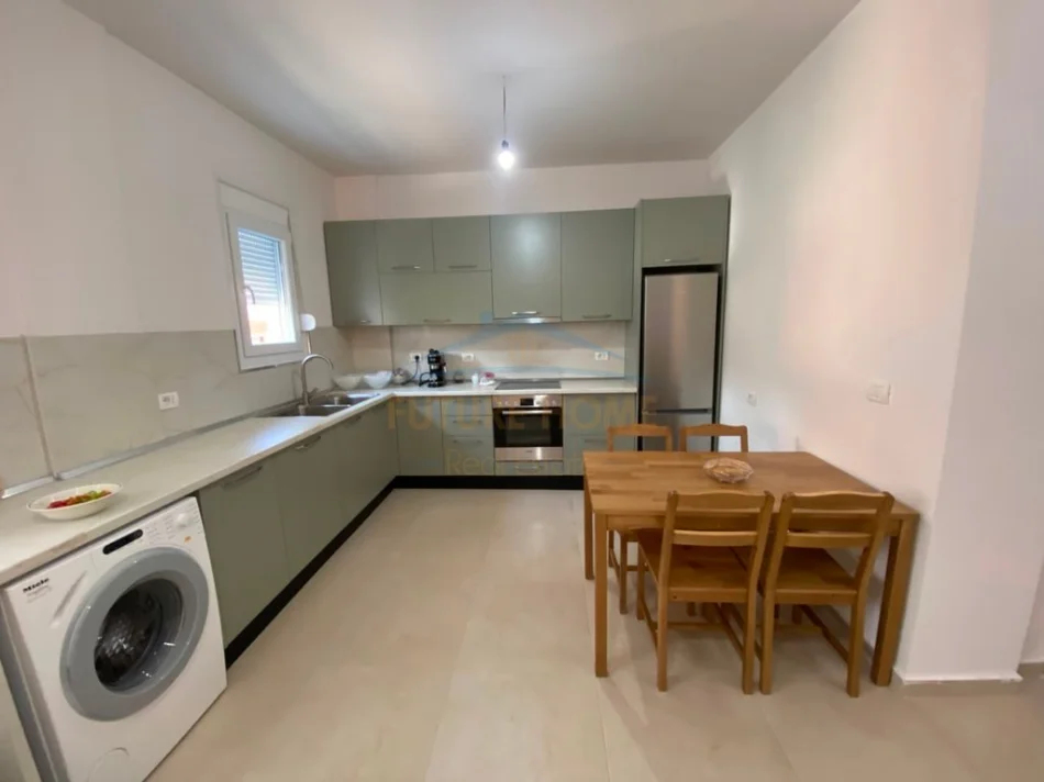 Tirane, jepet me qera apartament 1+1+Ballkon Kati 2, 50 m² 450 € (Unaza e Re)