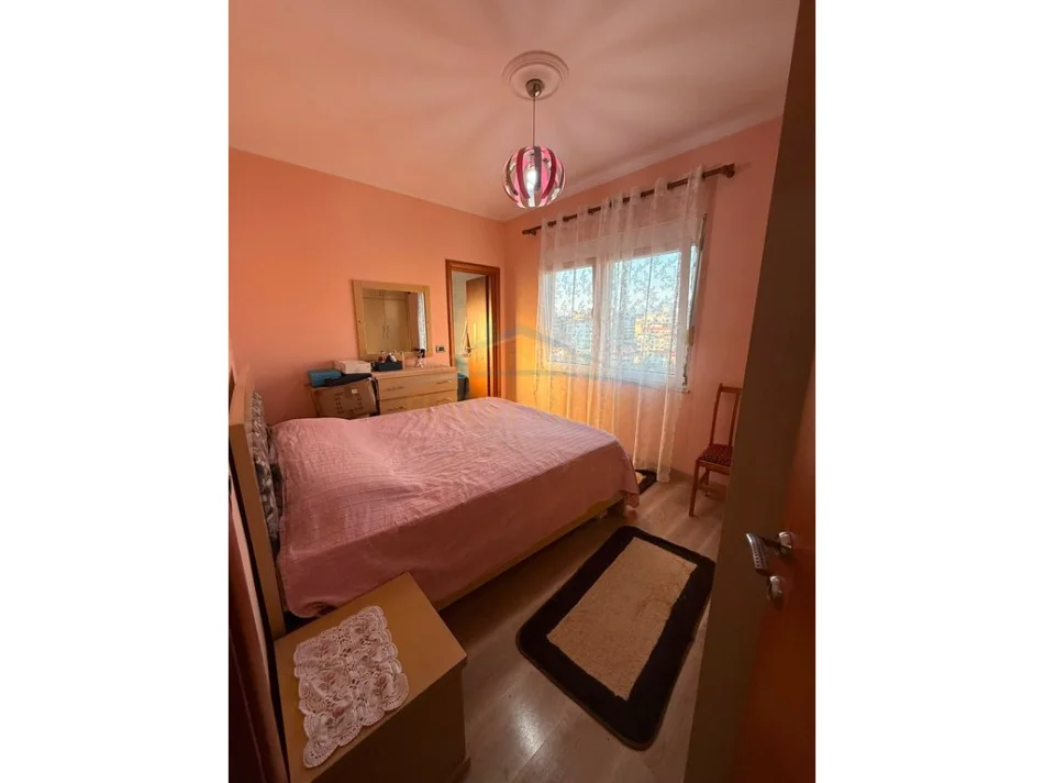 Shitet, Apartament 3+1, Unaza e Re 0696069906