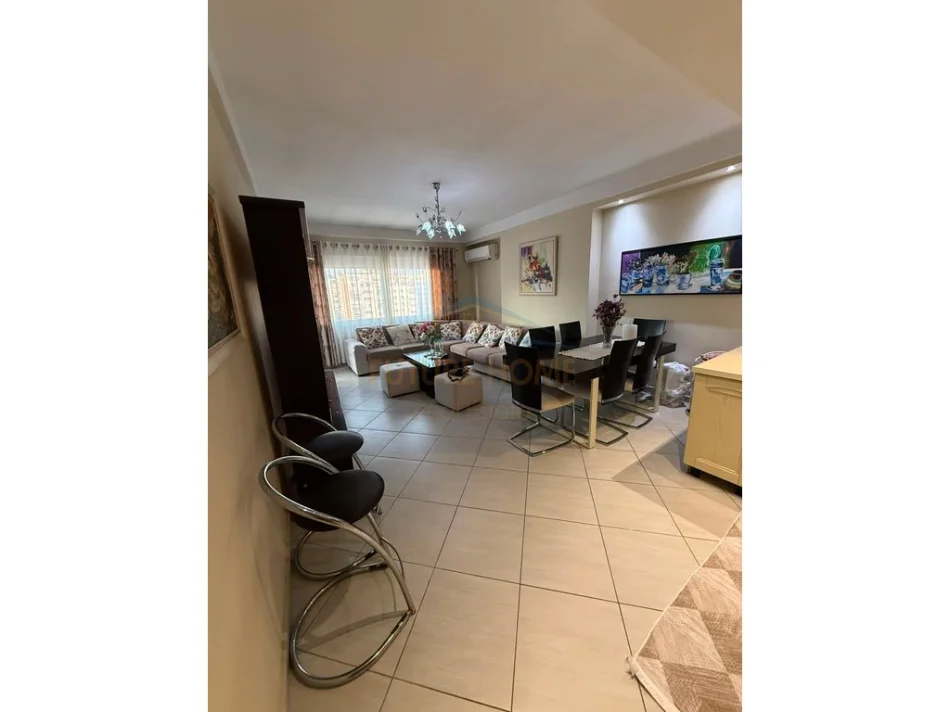 Shitet, Apartament 3+1, Unaza e Re 0696069906