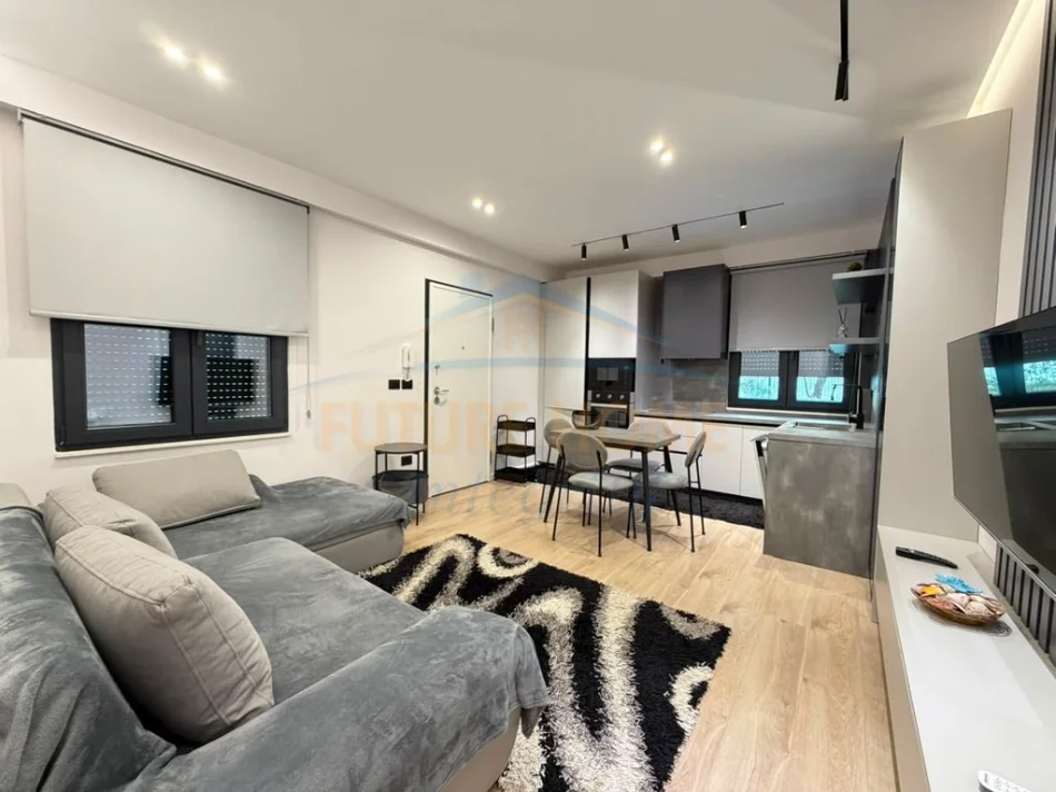 Tirane, jepet me qera apartament 1+1+Ballkon Kati 1, 45 m² 500 € (Kodra e Priftit)