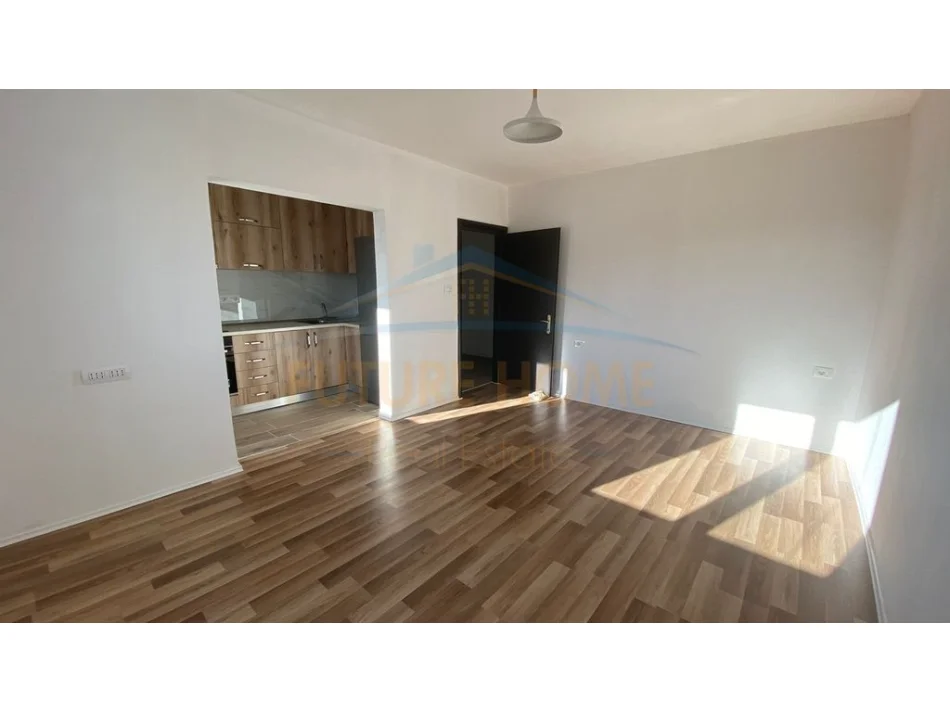 Tirane, jepet me qera apartament 1+1+Ballkon Kati 5, 57 m² 500 € (Ali Demi)