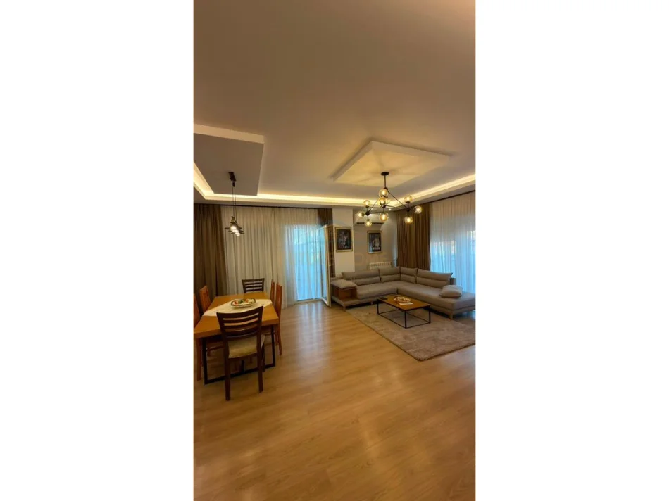 Qera, Apartament 2+1+2 + Post Parkimi , Fresk , Tiranë. 80,000 Lekë 0696069906