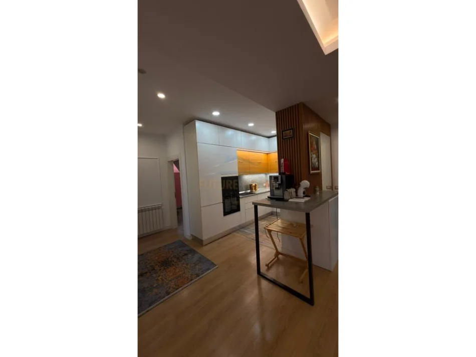 Qera, Apartament 2+1+2 + Post Parkimi , Fresk , Tiranë. 80,000 Lekë 0696069906