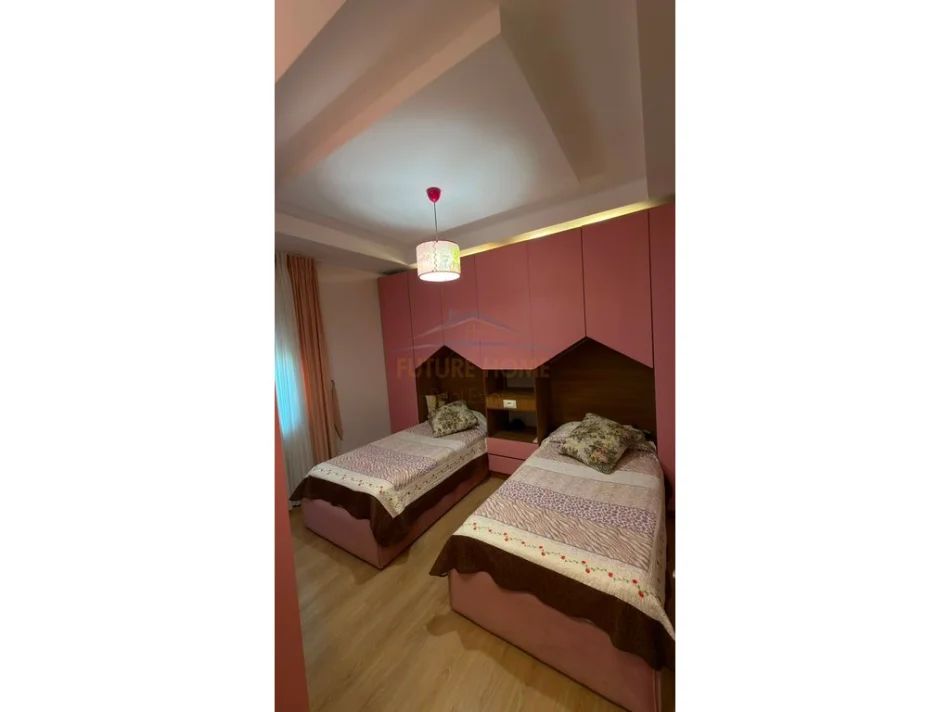 Tirane, jepet me qera apartament 2+1+Ballkon Kati 6, 230 m² 800 € (Fresk)