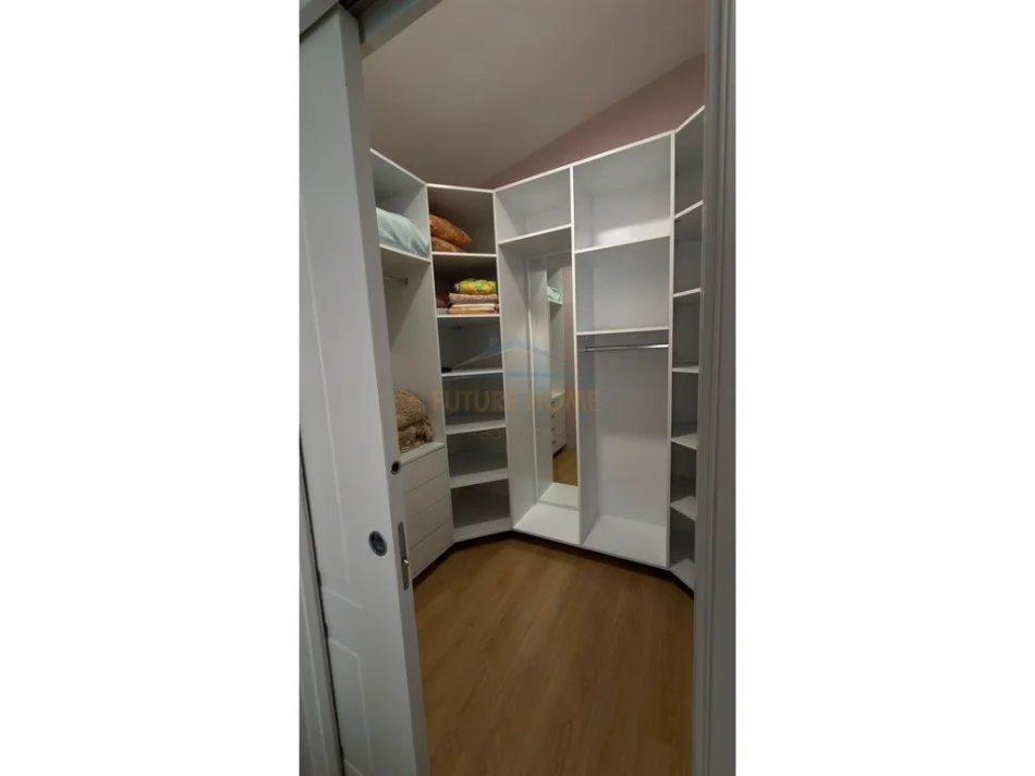 Qera, Apartament 2+1+2 + Post Parkimi , Fresk , Tiranë. 80,000 Lekë 0696069906
