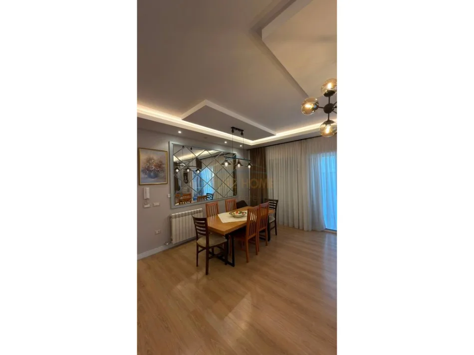 Qera, Apartament 2+1+2 + Post Parkimi , Fresk , Tiranë. 80,000 Lekë 0696069906