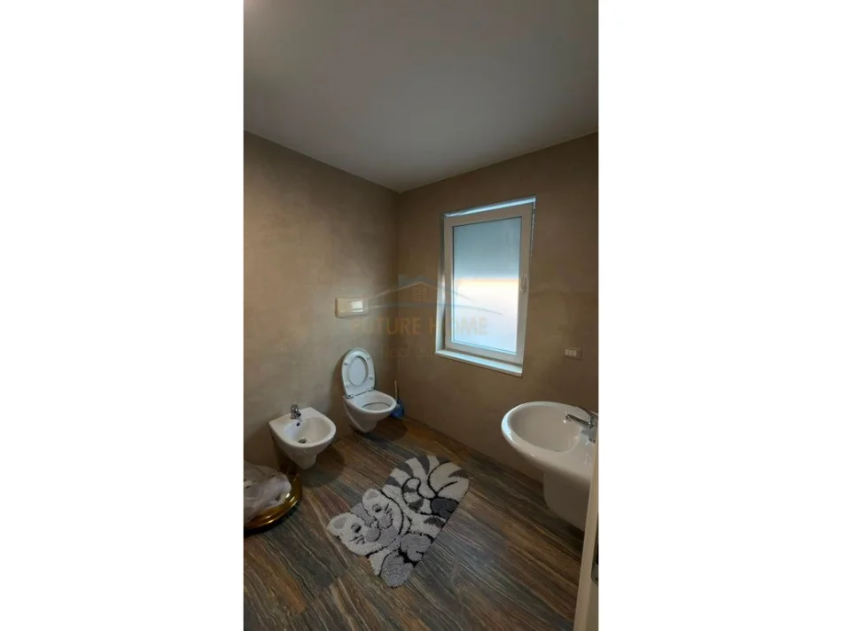 Tirane, jepet me qera apartament 2+1+Ballkon Kati 6, 230 m² 800 € (Fresk)