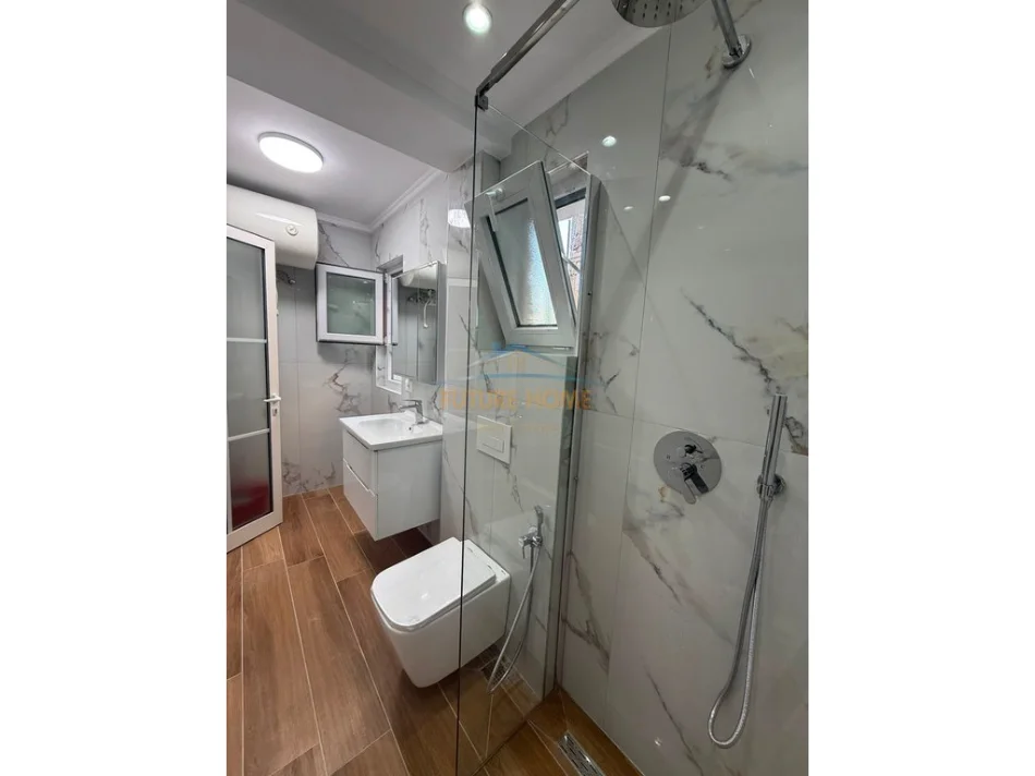 Shitet, Apartament 1+1, Xhamlliku, Tirane. 0696069906