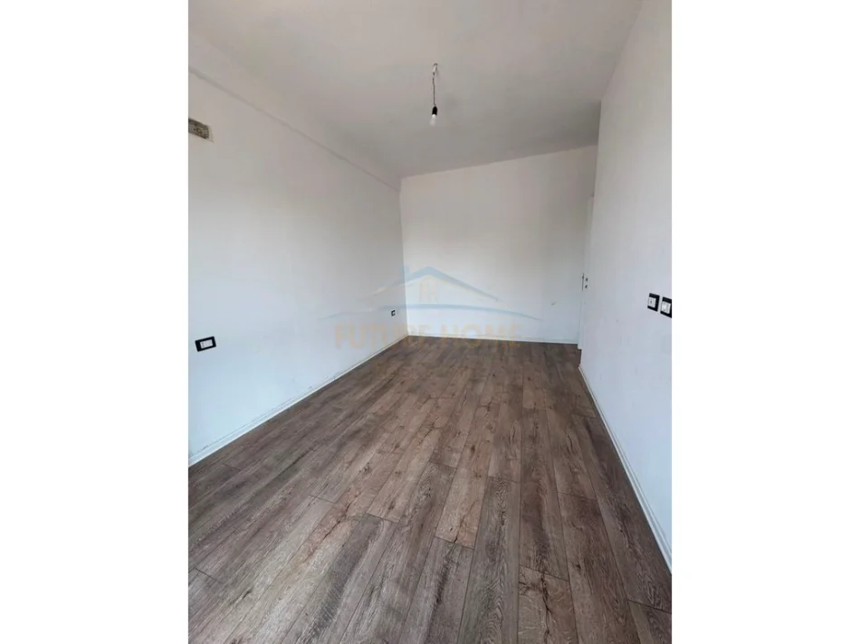 Shitet, Apartament 3+1+2, Kompleksi Ndregjoni, Rruga Jordan Misja 0696069906