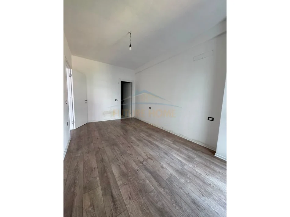 Tirane, shitet apartament 3+1 Kati 2, 124 m² 230.000 € (BULEVARDI I RI,JORDAN MISJA)