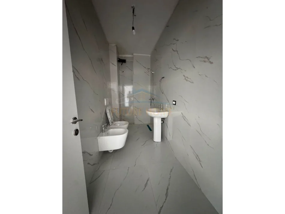 Shitet, Apartament 3+1+2, Kompleksi Ndregjoni, Rruga Jordan Misja 0696069906