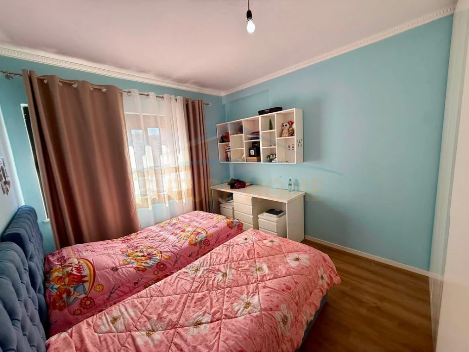 Tirane, shitet apartament 2+1+Ballkon Kati 4, 99 m² 165.000 € (Unaza e Re)