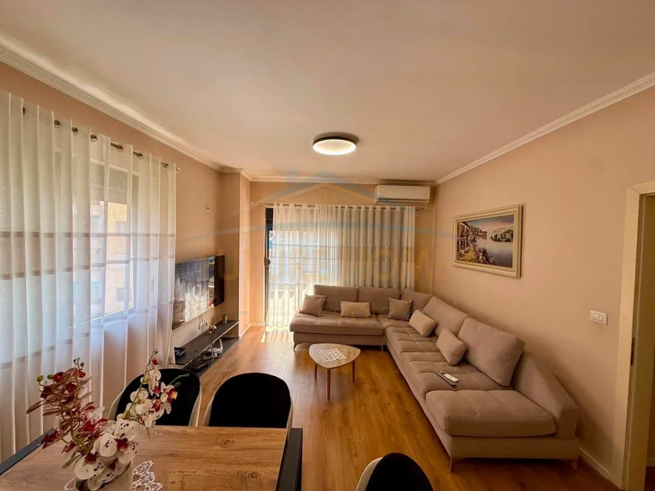 Shitet, Apartament 2+1, Unaza e Re, Tiranë. 0696069906