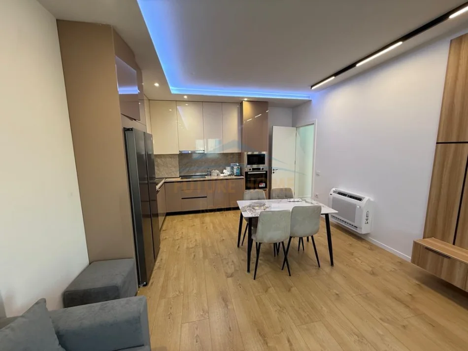 Tirane, shitet apartament 2+1+Ballkon Kati 7, 115 m² 137.000 € (Kamez)