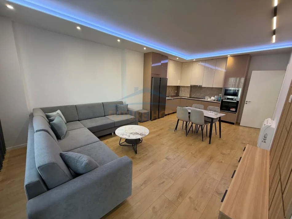 Tirane, shitet apartament 2+1+Ballkon Kati 7, 115 m² 137.000 € (Kamez)