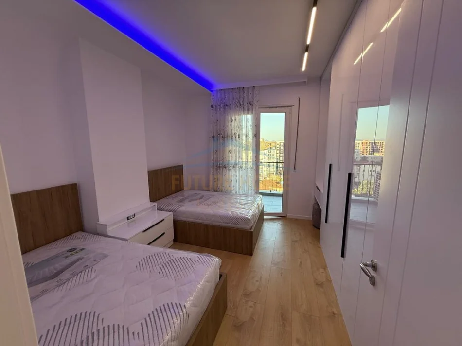 Tirane, jepet me qera apartament 2+1+Ballkon Kati 7, 115 m² 550 € (Kamez)