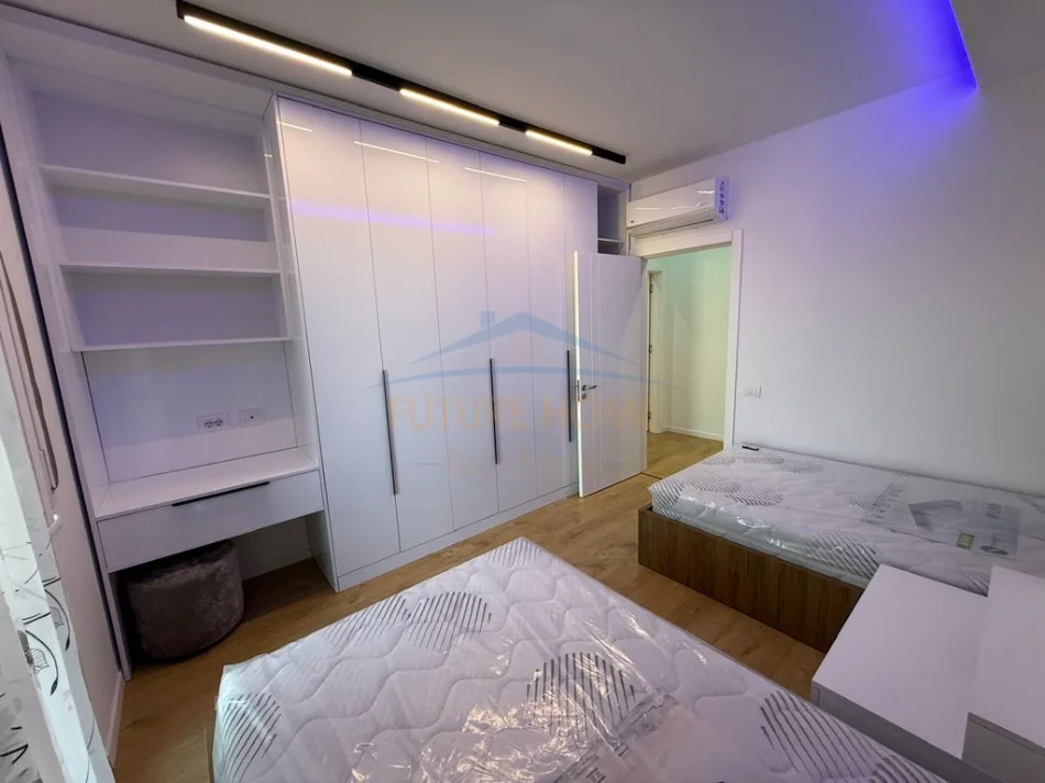 Tirane, jepet me qera apartament 2+1+Ballkon Kati 7, 115 m² 550 € (Kamez)