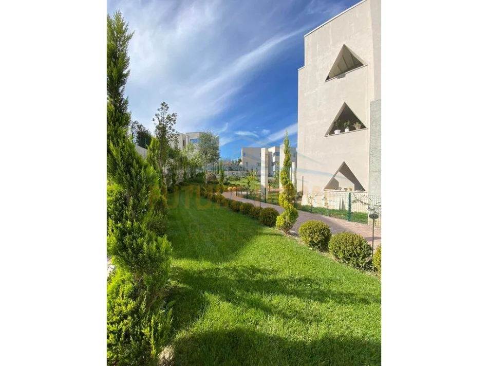 Qera, Vile 3-Kateshe, Kompleksi "Green Valley", Liqeni i Thate, Tirane  250,000 Lekë 0696069906