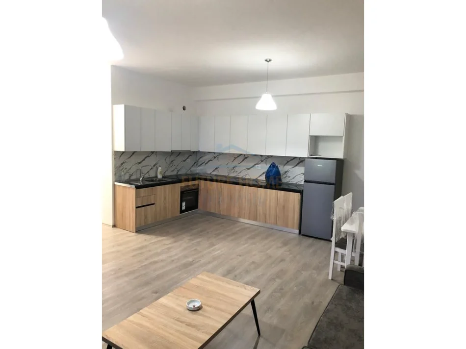 JEPET ME QERA APARTAMENT 2+1 KOMPLEKSI MANGALEM ,ALI DEM