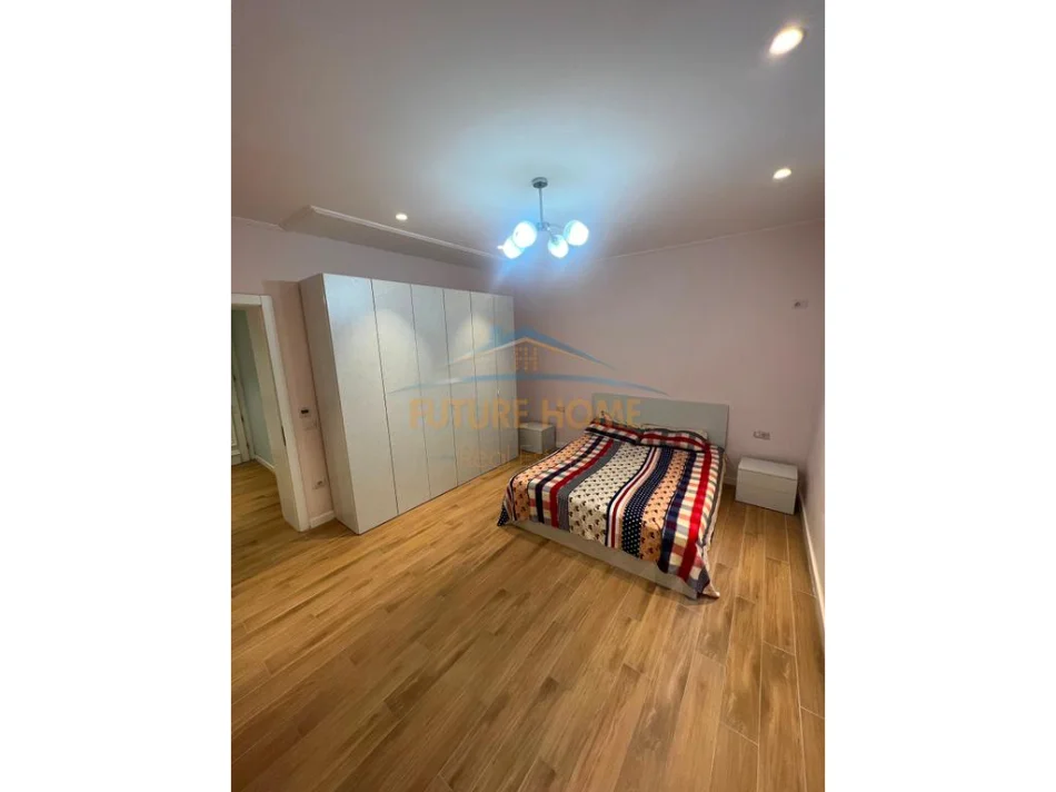 Tirane, jepet me qera apartament 1+1+Ballkon Kati 1, 90 m² 600 € (Rruga e Kavajes)