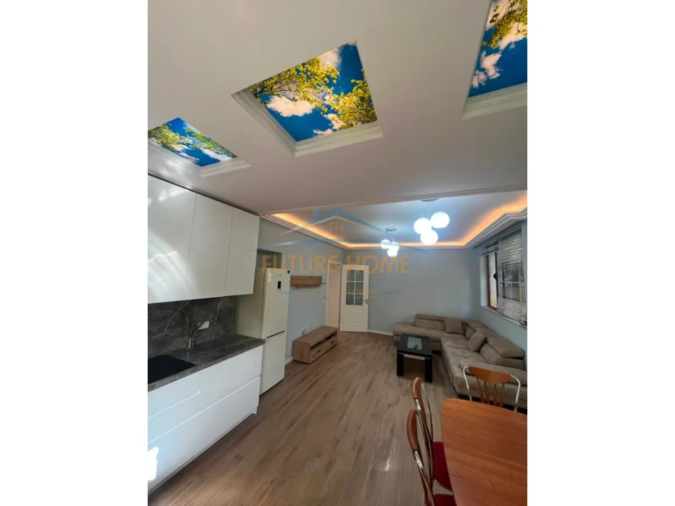 Tirane, jepet me qera apartament 1+1+Ballkon Kati 1, 90 m² 600 € (Rruga e Kavajes)