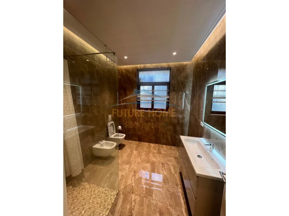 Tirane, jepet me qera apartament 1+1+Ballkon Kati 1, 90 m² 600 € (Rruga e Kavajes)